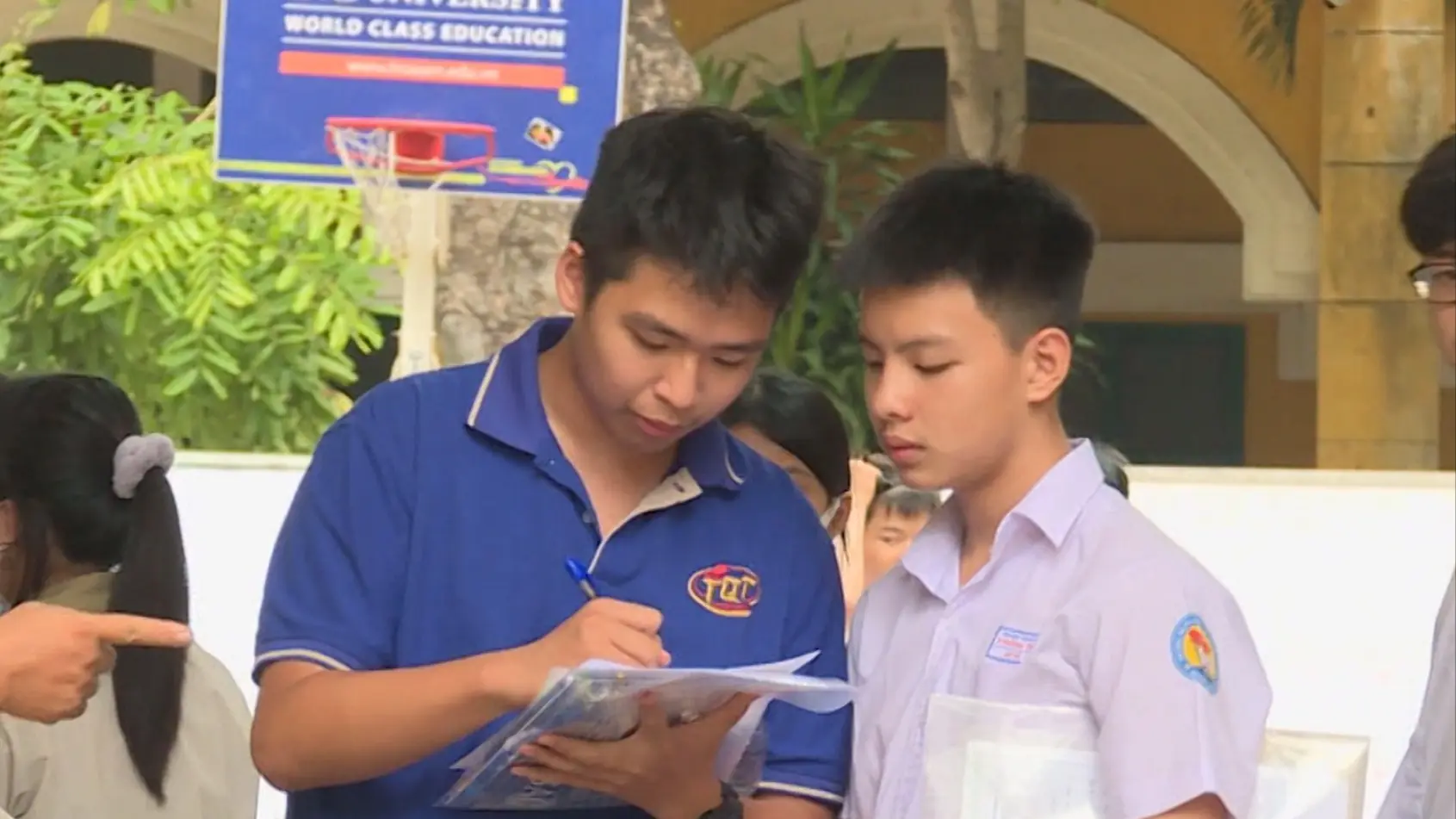 Trường THPT chuyên Hà Nội bổ sung 45 chỉ tiêu lớp 11